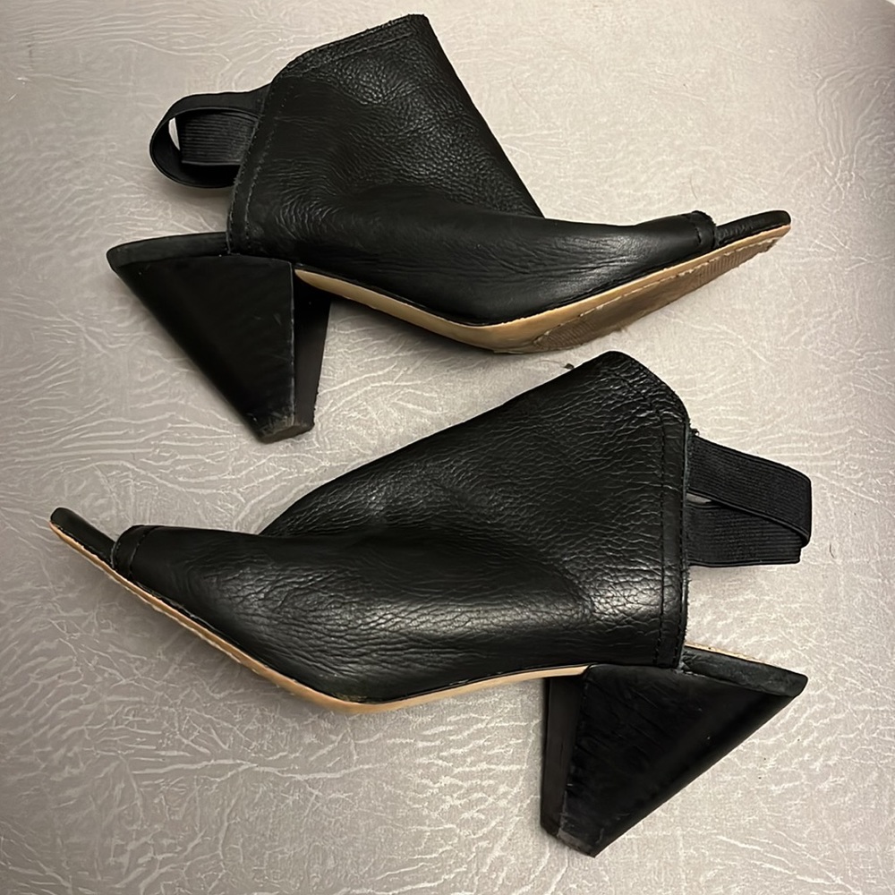 Vince Camuto - Picture 2 of 6